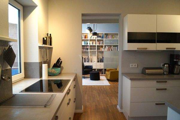 Küche Blick ins Wohnzimmer