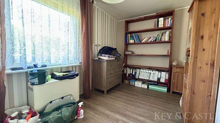 Arbeitszimmer/ Kinderzimmer EG. 