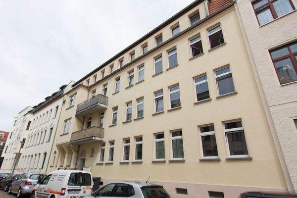 Außenansicht Eingangsseite 2.jpg