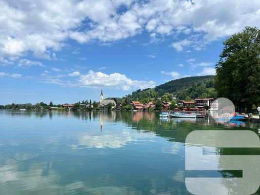 Aus der Haustür und an den See