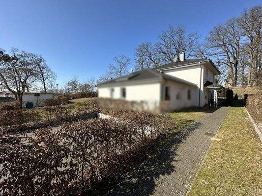 2 zugehörige Stellplätze & Zuwegung zum Haus