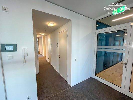 Eingangsbereich mit einem BUS-Controlling System