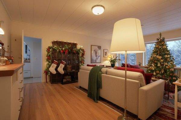 Wohnzimmer weihnachtlich mit KI generiert