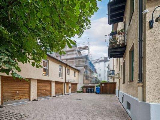 Blick Garagen - Innenhof