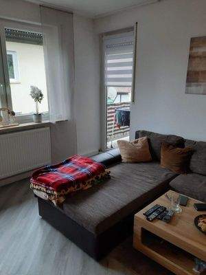 Wohnzimmer m. Zug. z. Balkon