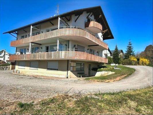 Blick Balkonseite,Zufahrt