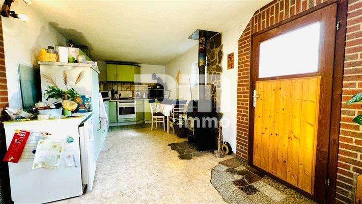 Nebengebäude mit Garage / Innenbereich