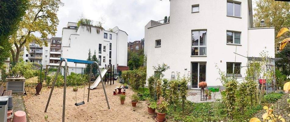 Geimeinschaftsgarten mit Spielplatz