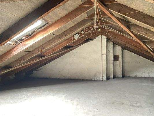 unausgebauter Spitzboden