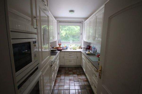 Küche mit Außenfenster