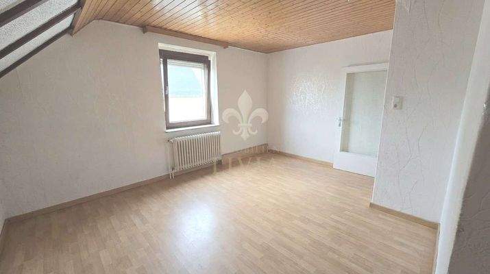 2. Schlafzimmer leer