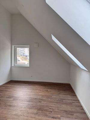 Whg 08 Spitzboden Studio Fenster.JPG