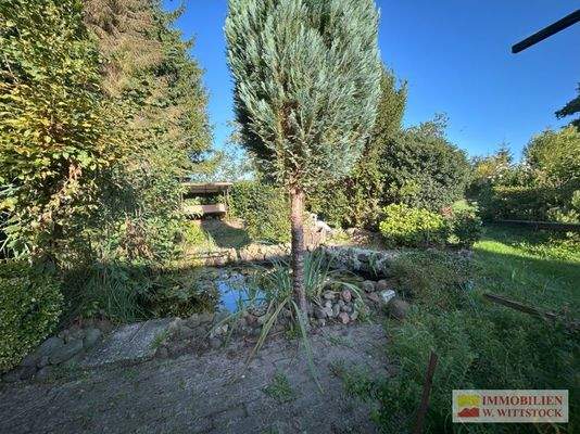 kleiner Teich an der Terrasse