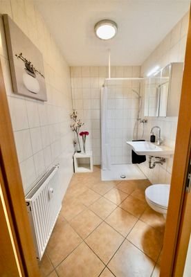 Bad mit Platz für Waschm./Trockner