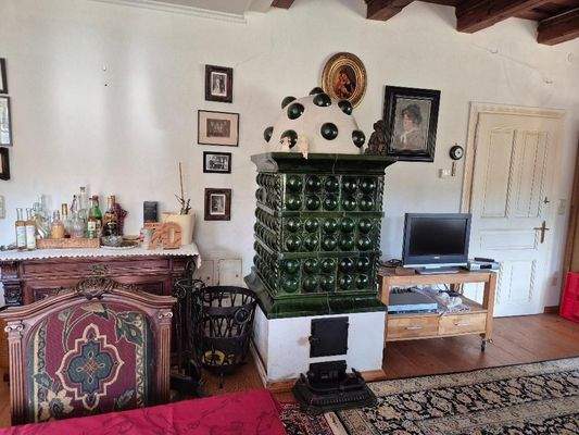 Wohnzimmer Kachelofen