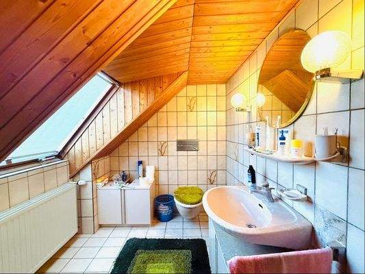 Badezimmer im Dachgeschoss
