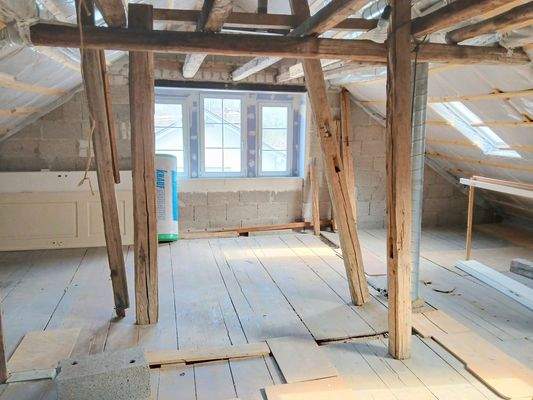 Dachboden (ausbaubar/umbaubar)