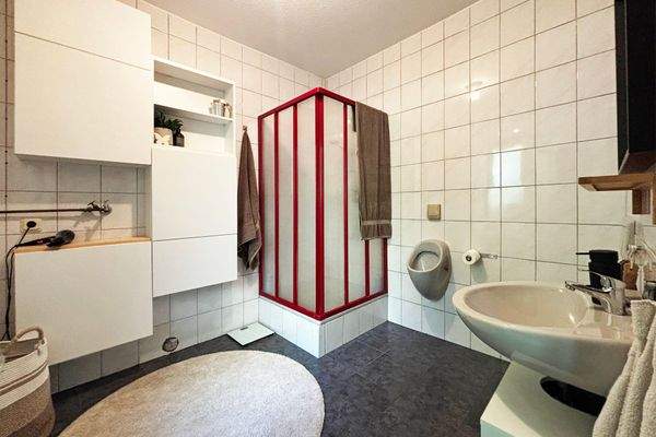 Tageslichtbad mit Dusche und WC