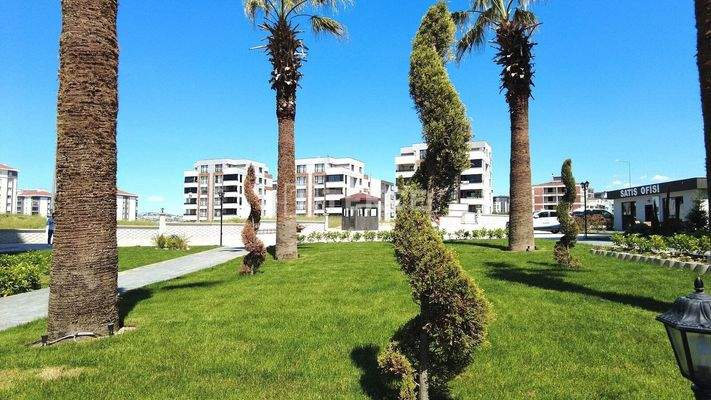Ready-to-Move-In Apartments in a Complex with a Pool in Nilüfer