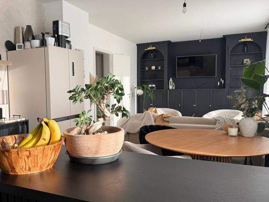 Ansicht V: Wohn- und Esszimmer mit offenem Küchenbereich