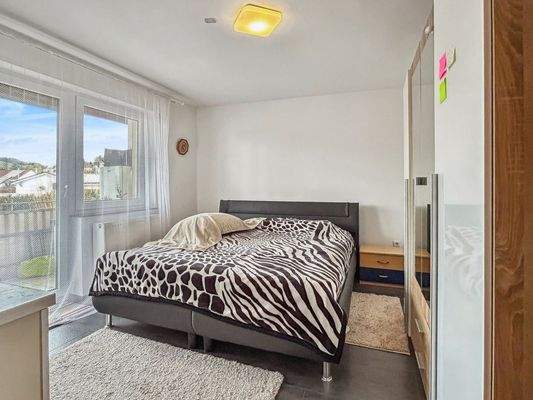 Schlafzimmer mit Balkon OG