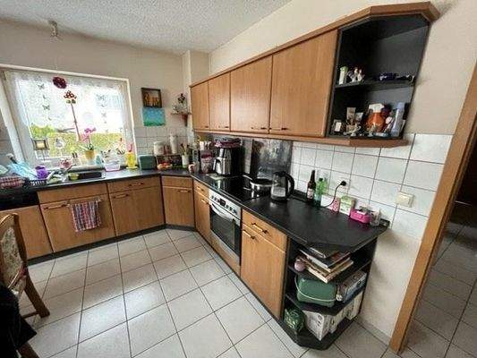 helle geflieste Kreativküche