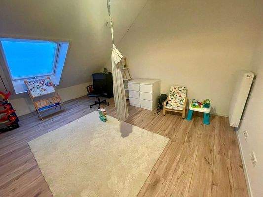 OG Zimmer Gartenseite