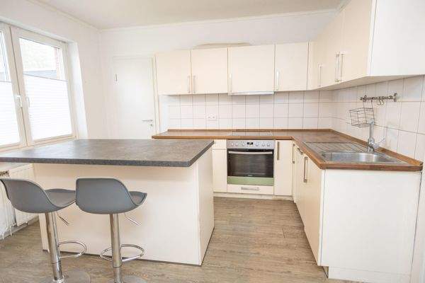 Einbauküche und Vorratsraum