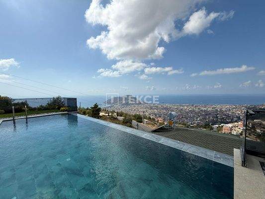 Sea-View Villa with Smart Home System in Alanya