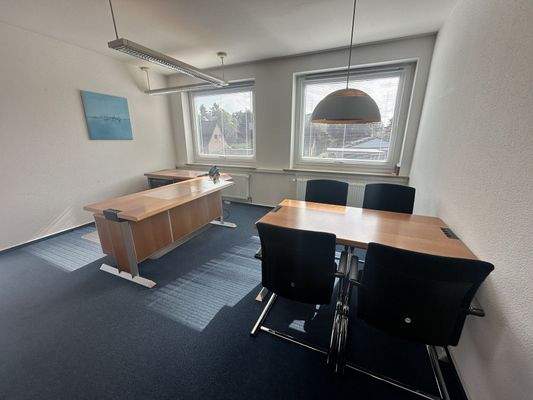 Büro mit Balkonzugang