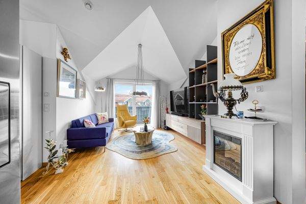 Wohnzimmer & Balkon zum Innenhof