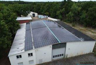 Laserhalle mit PV-Anlage