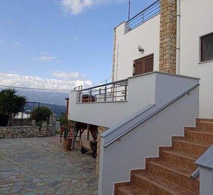 MIT VIDEO! Kreta, Plaka: Villa mit traditionellen Elementen und Meerblick zu verkaufen