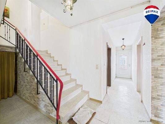 RE/MAX Immobilien DeLux Haus Merzig / Besseringen Flur EG