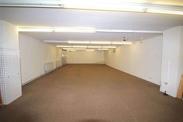 Gewerbefläche unterhalb