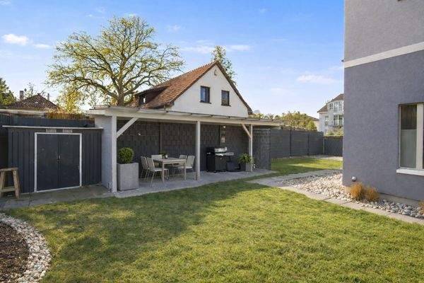 Garten (mit KI möbliert)