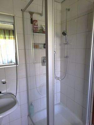 Dusche im Elternbad.jpg