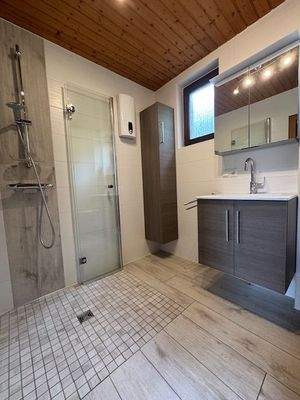 eines der beiden Bäder hier im EG