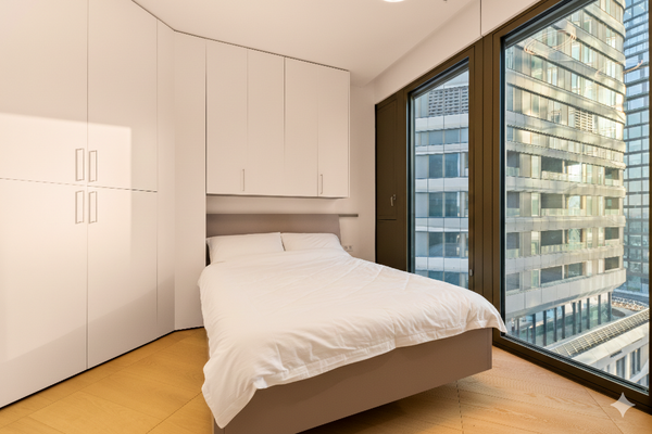 Schlafzimmer mit Einbauschränken