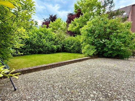 Terrasse mit Blick in den Garten