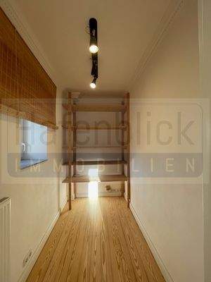 Abstell-Kleiderkammer