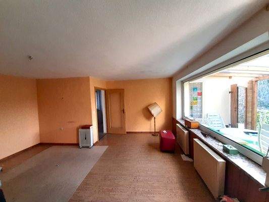 Wohnzimmer mit Panoramafenster