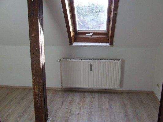 Zweites halbes Zimmer Bild 1