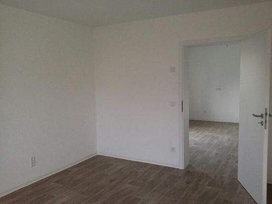 Schlafzimmer mit Blick zur Wohnküche