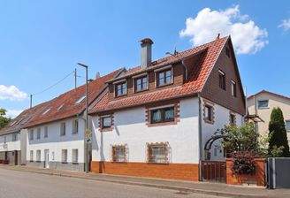 Hausansicht von der Straße