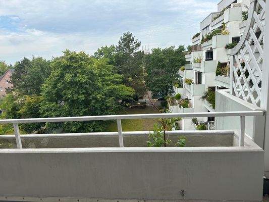 Blick vom Balkon auf die Anlage.jpg