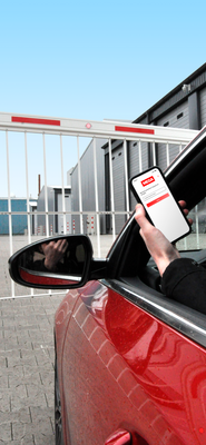 01_Smartphone vor der Schranke.png