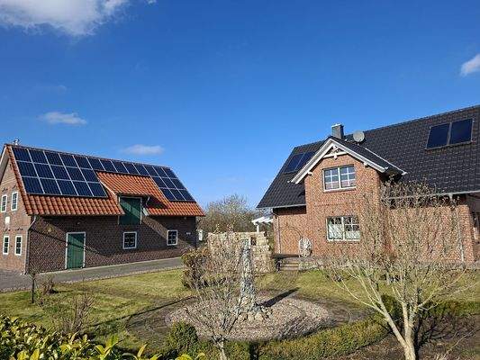 Ansicht &amp; Nebengebäude