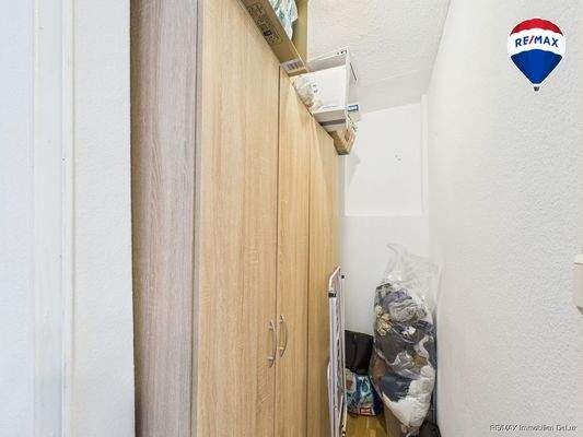 RE/MAX Immobilien DeLux Haus Dillingen Garderobe
