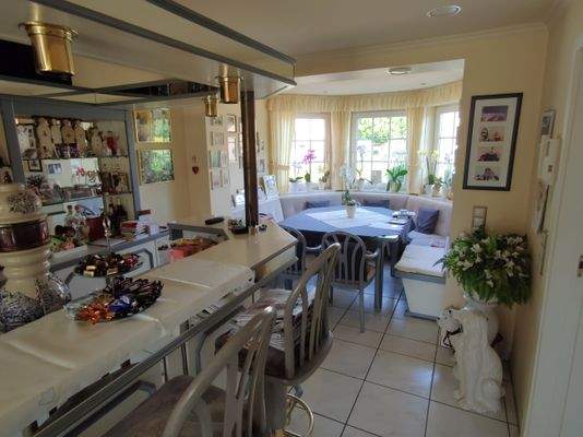 Sitzecke mit Thekenbereich